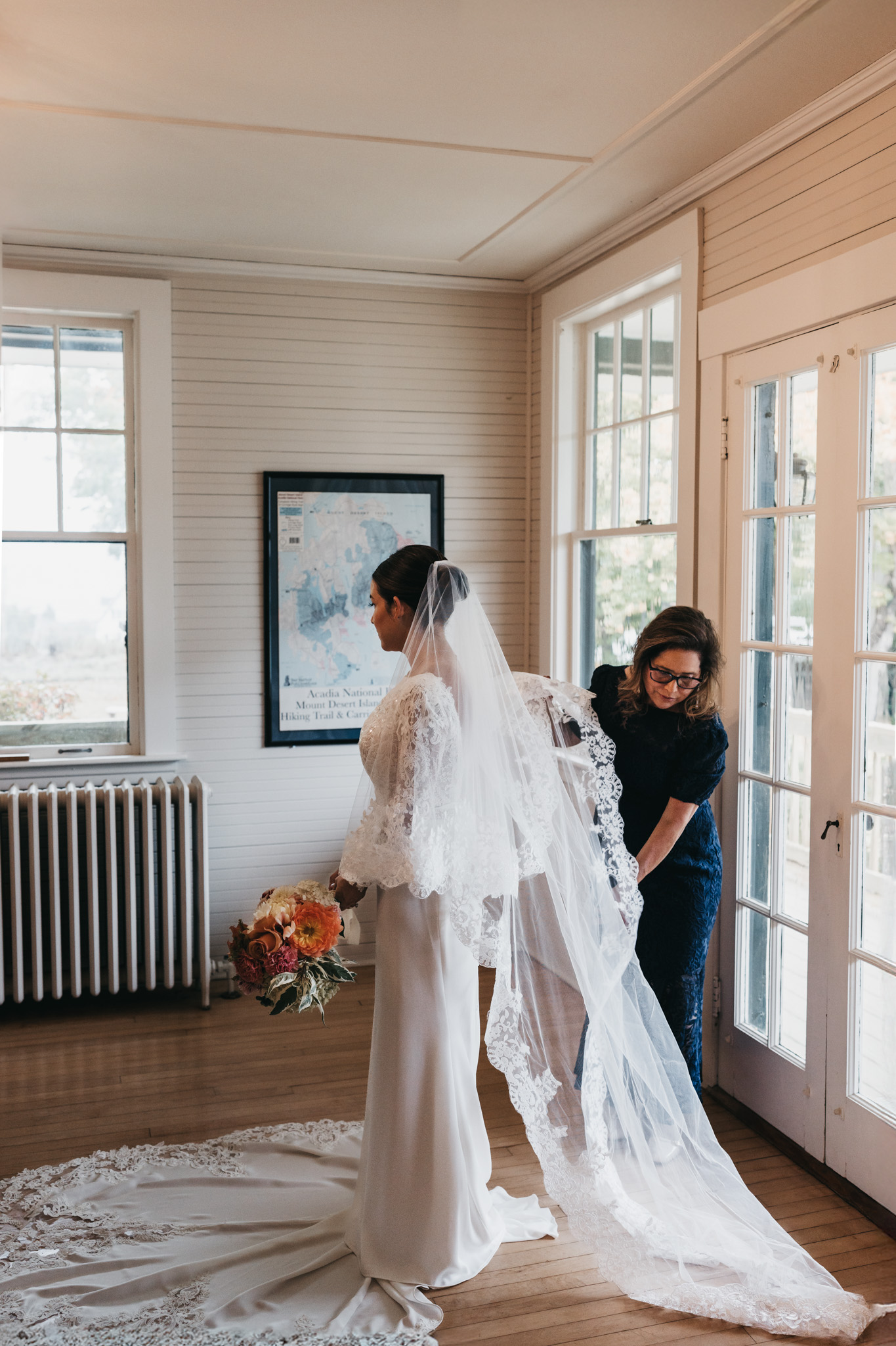 Bride getting ready photos with family