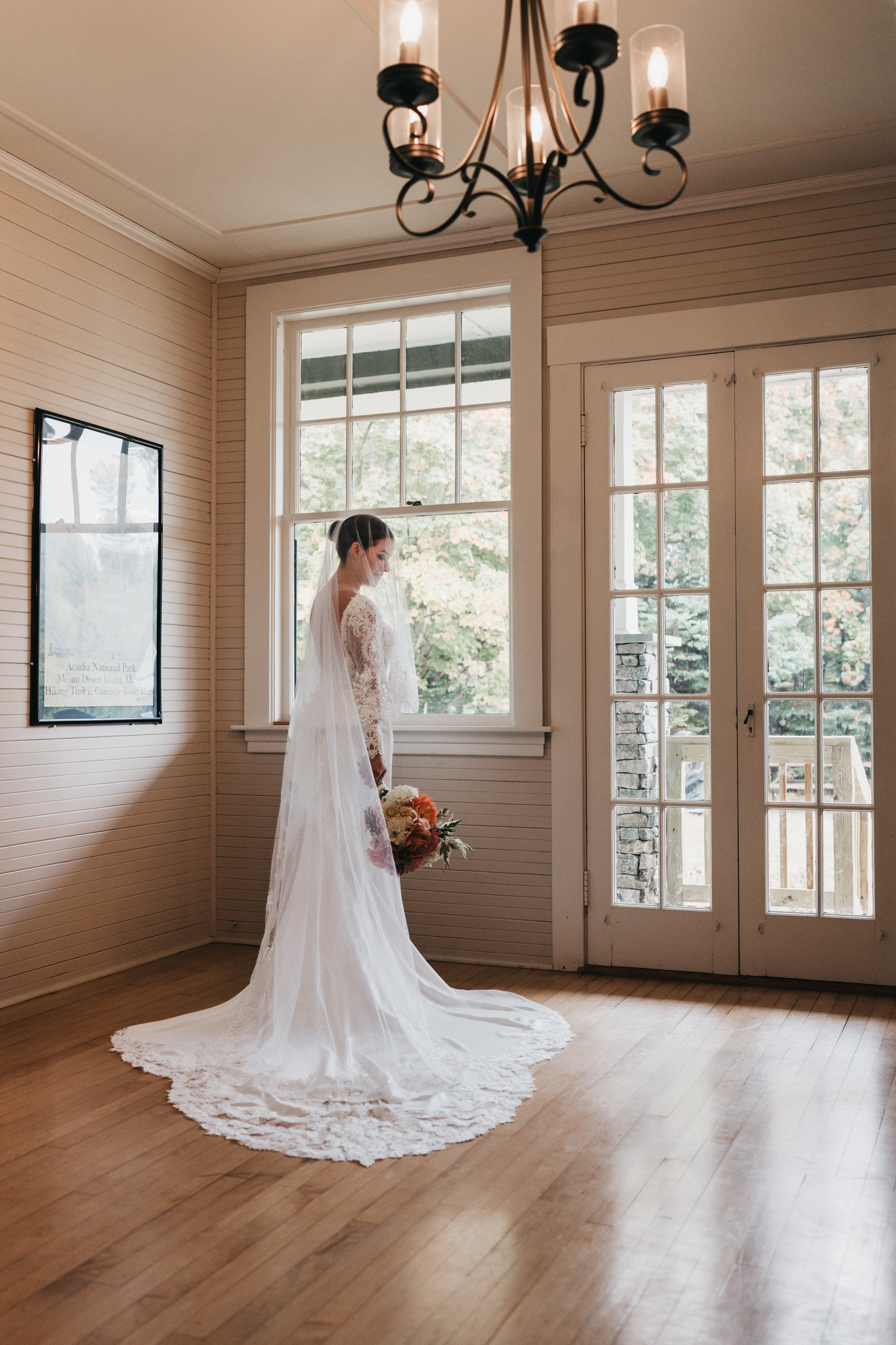 Bride getting ready photos with family